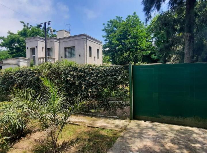 Casa · 300m² · 3 Ambientes · 3 Cocheras