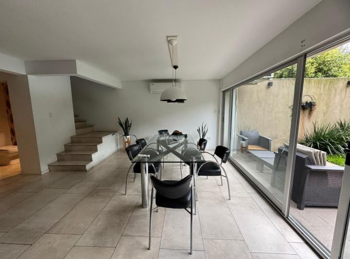 Casa · 4 Ambientes · 3 Cocheras