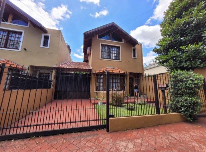 Casa · 180m² · 5 Ambientes · 1 Cochera
