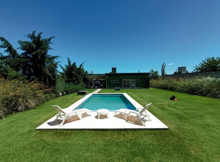 Casa · 140m² · 2 Ambientes · 2 Cocheras