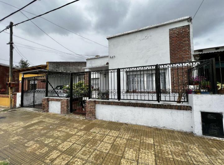 Casa · 84m² · 6 Ambientes · 1 Cochera