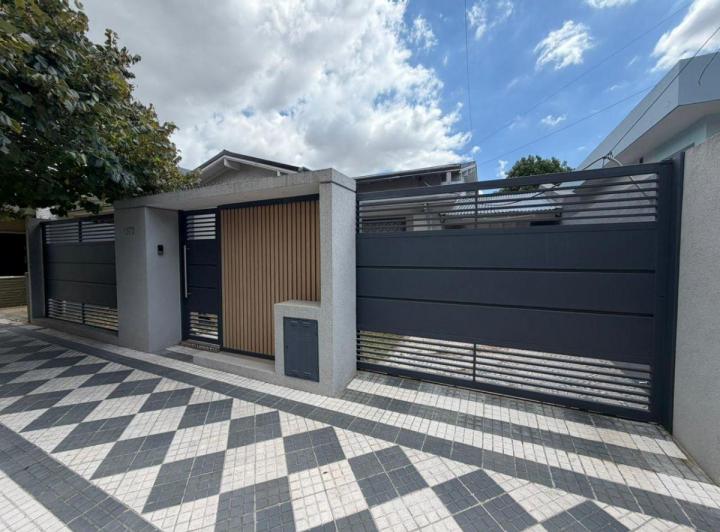 Casa · 150m² · 4 Ambientes · 4 Cocheras
