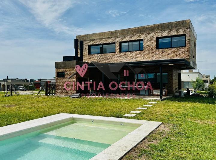 Casa · 120m² · 4 Ambientes · 3 Cocheras