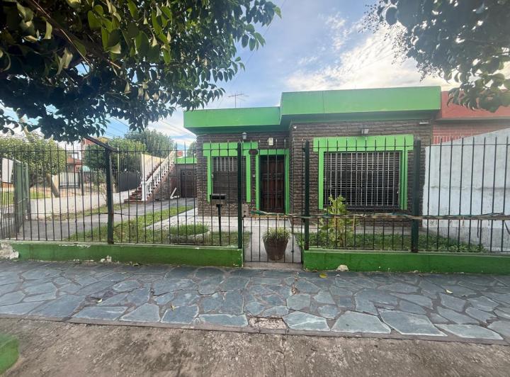 Casa · 71m² · 4 Ambientes · 2 Cocheras