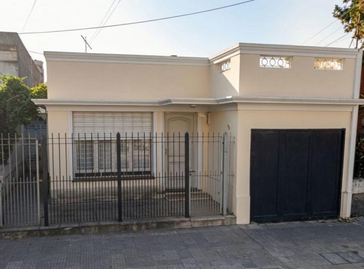 Casa · 250m² · 3 Ambientes · 1 Cochera