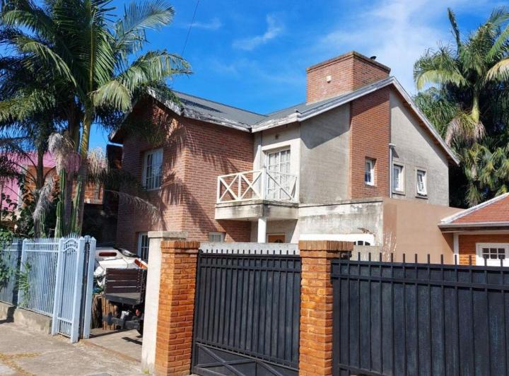 Casa · 198m² · 3 Ambientes · 1 Cochera