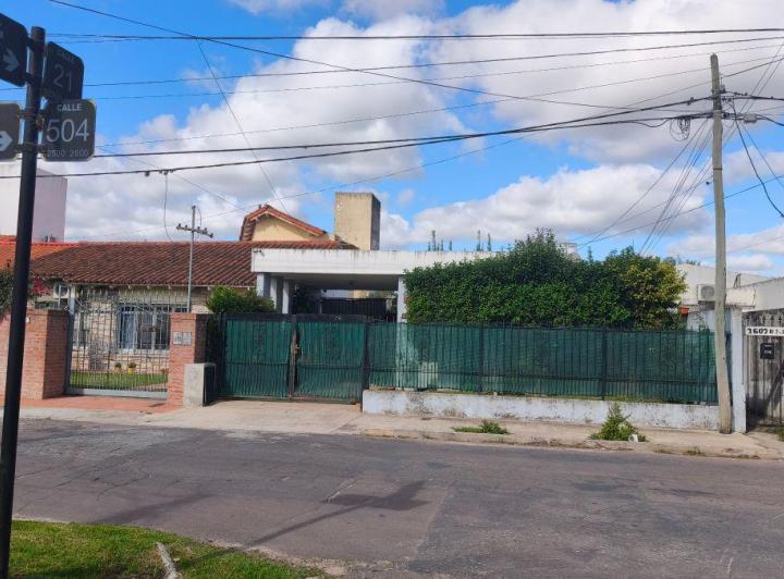 Casa · 160m² · 5 Ambientes · 2 Cocheras