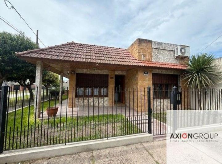 Casa · 122m² · 3 Ambientes · 1 Cochera