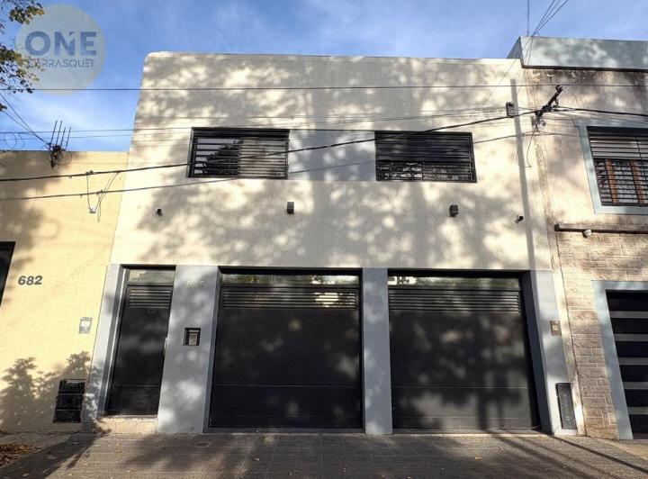 Casa · 170m² · 6 Ambientes · 2 Cocheras