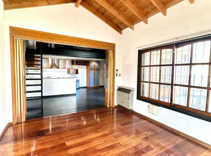 Casa · 70m² · 3 Ambientes · 3 Cocheras