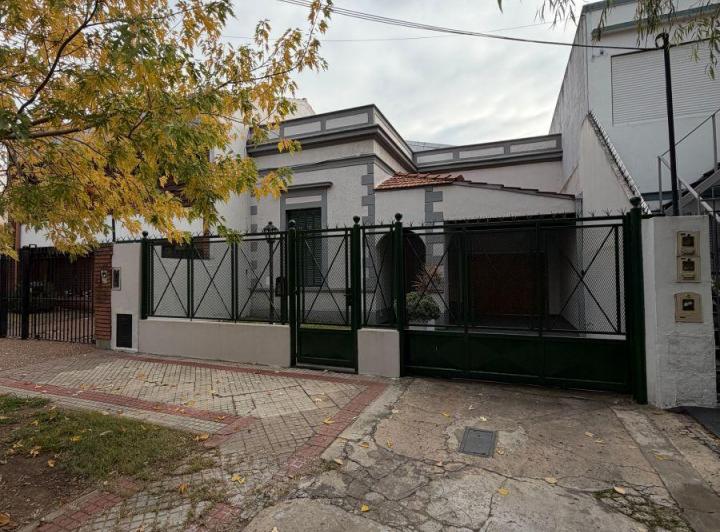 Casa · 250m² · 4 Ambientes · 4 Cocheras