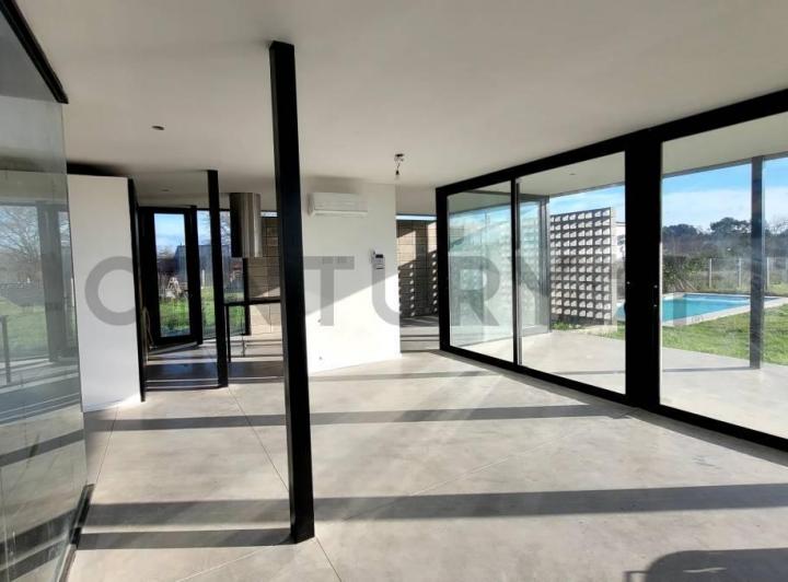Casa · 104m² · 5 Ambientes · 1 Cochera