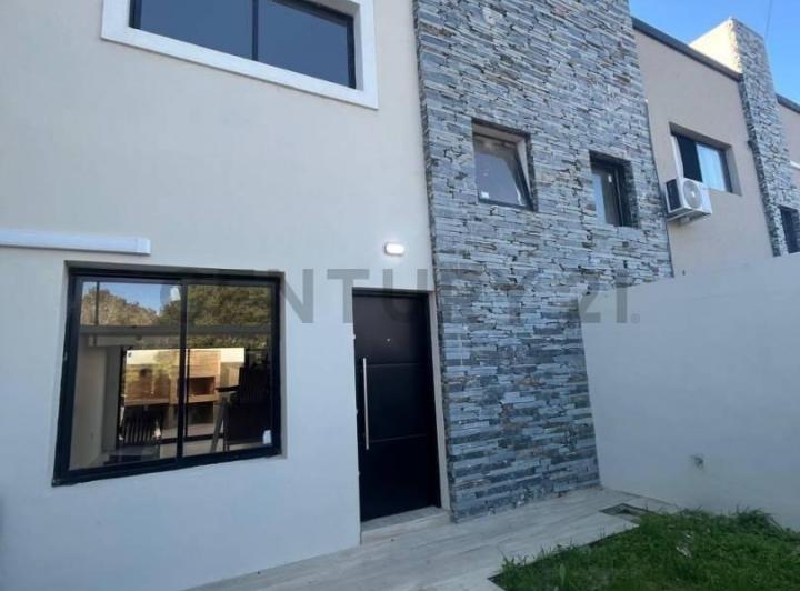 Casa · 90m² · 3 Ambientes · 1 Cochera