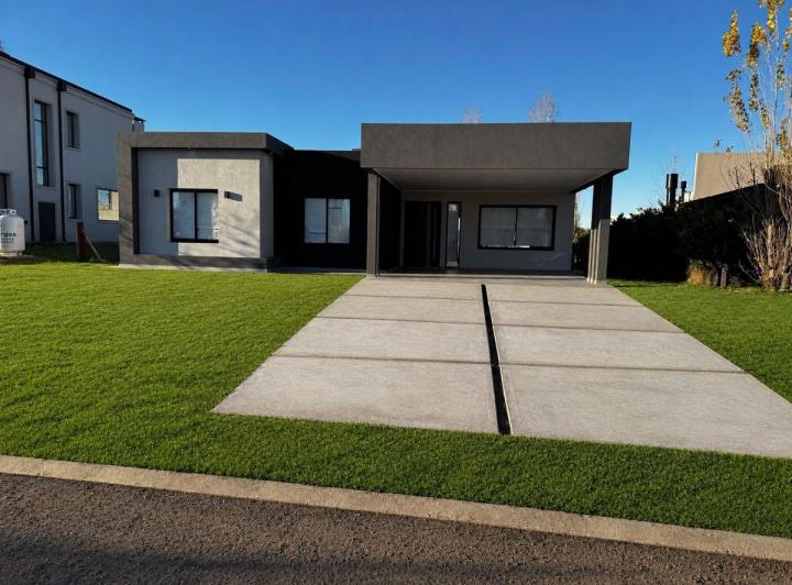 Casa · 159m² · 4 Ambientes · 2 Cocheras
