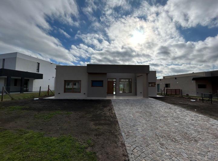 Casa · 150m² · 5 Ambientes · 1 Cochera