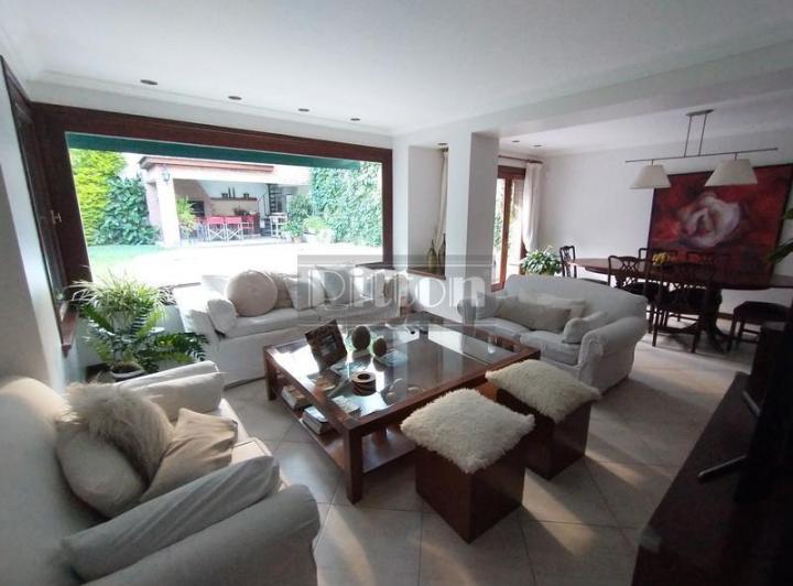 Casa · 450m² · 8 Ambientes · 5 Cocheras