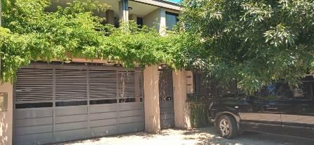 Casa · 270m² · 5 Ambientes · 1 Cochera
