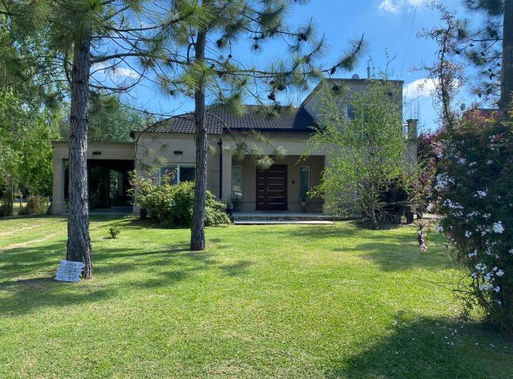 Casa · 200m² · 5 Ambientes · 2 Cocheras
