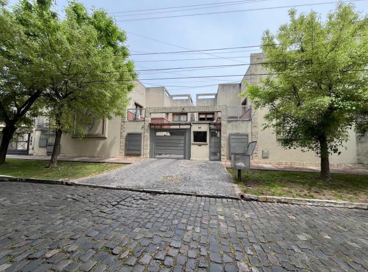 Casa · 100m² · 3 Ambientes · 1 Cochera