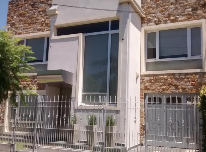 Casa · 100m² · 4 Ambientes · 1 Cochera
