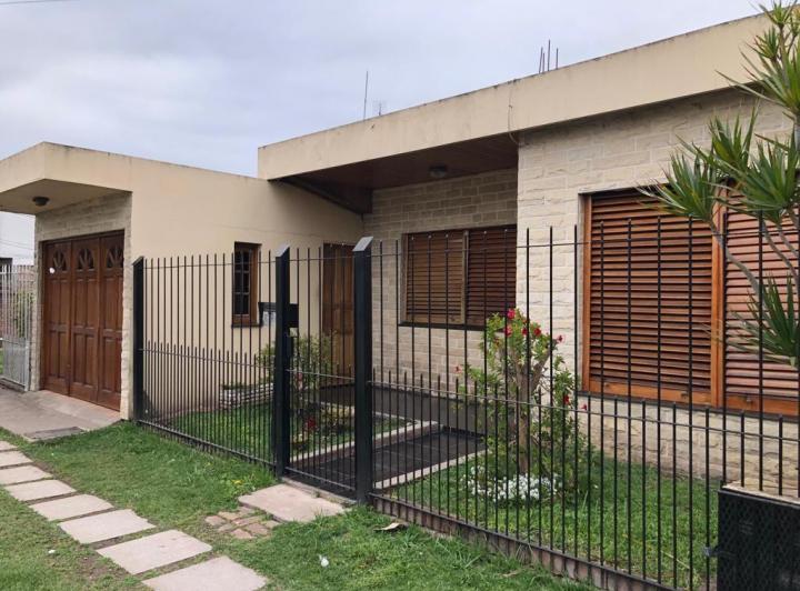 Casa · 130m² · 4 Ambientes · 2 Cocheras