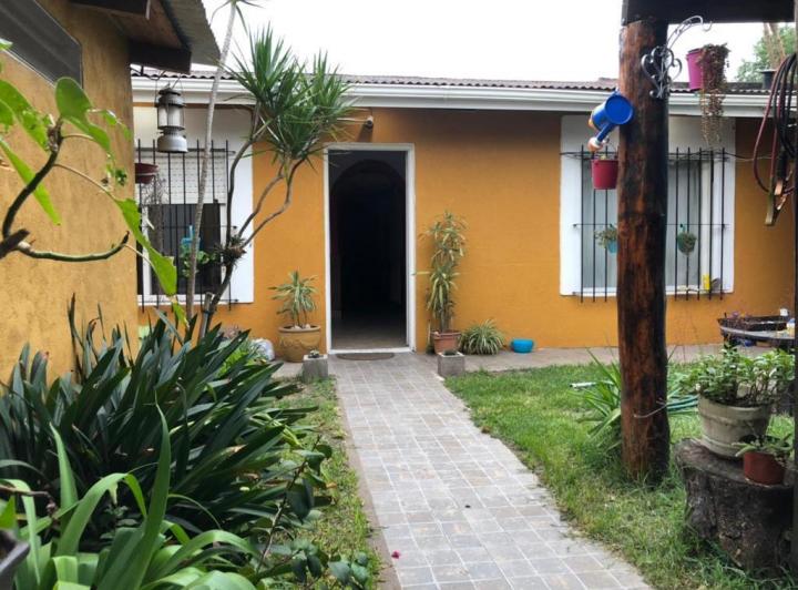 Casa · 90m² · 8 Ambientes · 1 Cochera