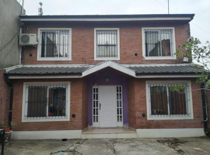 Casa · 219m² · 5 Ambientes · 1 Cochera