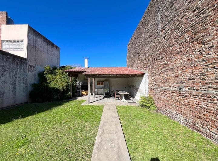 Casa · 235m² · 4 Ambientes · 1 Cochera