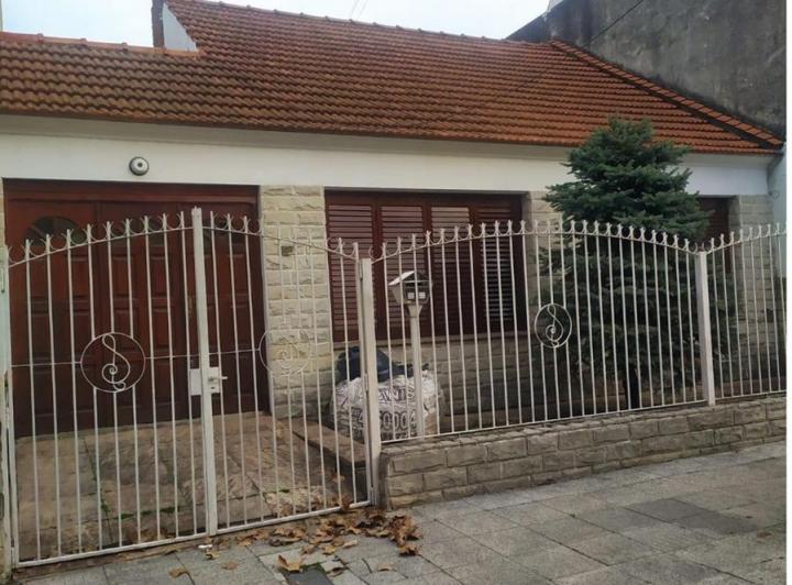 Casa · 598m² · 4 Ambientes · 1 Cochera