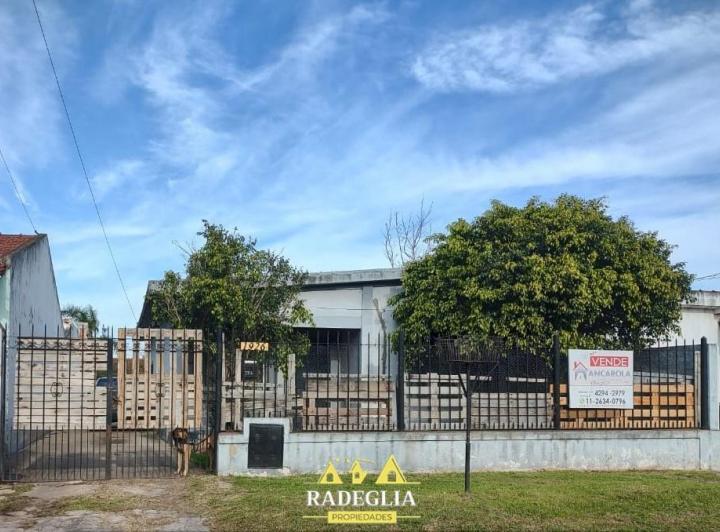 Casa · 130m² · 4 Ambientes · 3 Cocheras