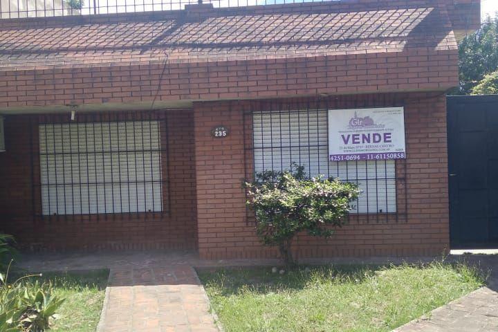Casa · 3 Ambientes · 4 Cocheras