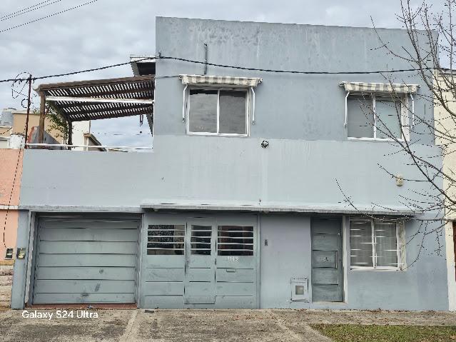 Casa · 150m² · 4 Ambientes · 3 Cocheras