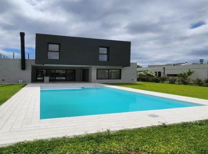 Casa · 288m² · 4 Ambientes
