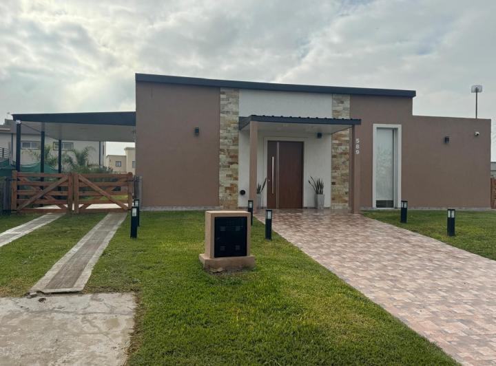 Casa · 140m² · 4 Ambientes · 1 Cochera