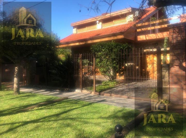 Casa · 700m² · 4 Ambientes · 2 Cocheras