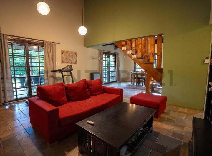 Casa · 160m² · 6 Ambientes · 2 Cocheras
