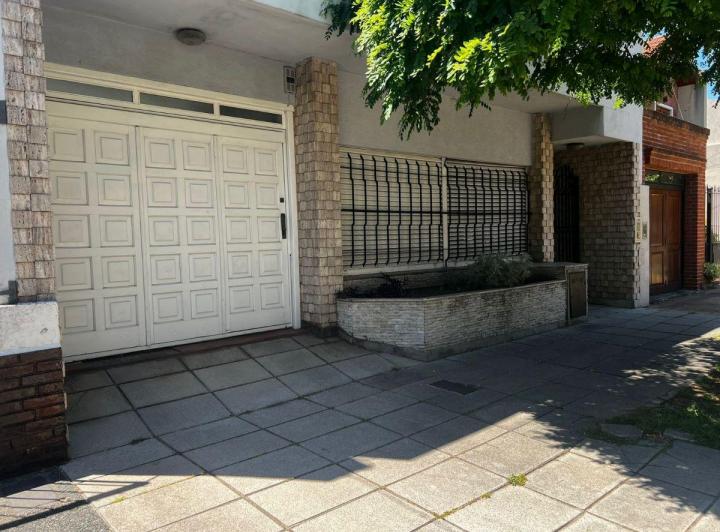 Casa · 110m² · 3 Ambientes · 2 Cocheras