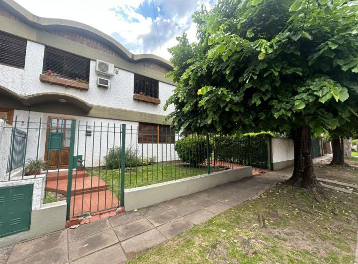Casa · 92m² · 4 Ambientes · 1 Cochera