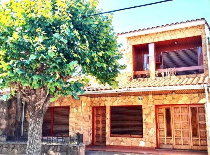 Casa · 237m² · 4 Ambientes · 3 Cocheras