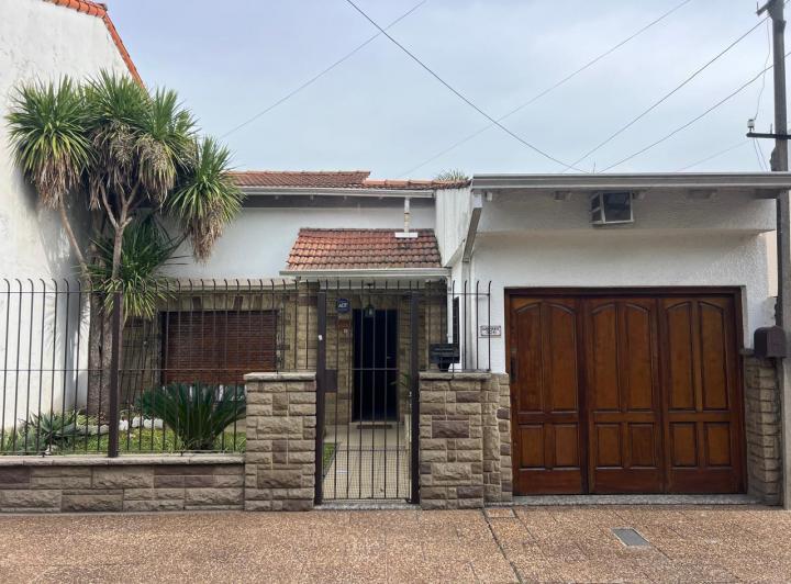 Casa · 224m² · 4 Ambientes · 1 Cochera
