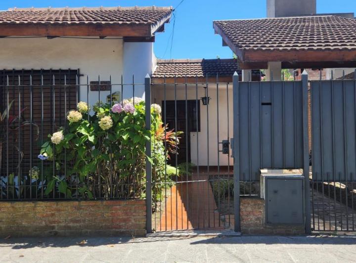 Casa · 97m² · 5 Ambientes · 2 Cocheras
