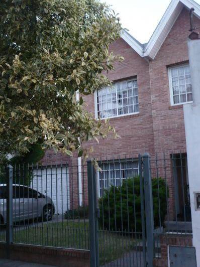 Casa · 210m² · 5 Ambientes · 1 Cochera
