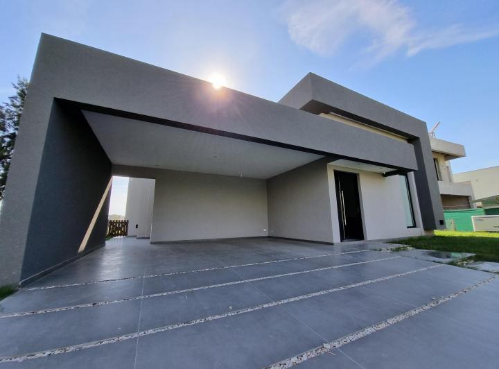Casa · 285m² · 4 Ambientes · 2 Cocheras