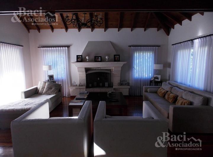Casa · 1330m² · 6 Ambientes