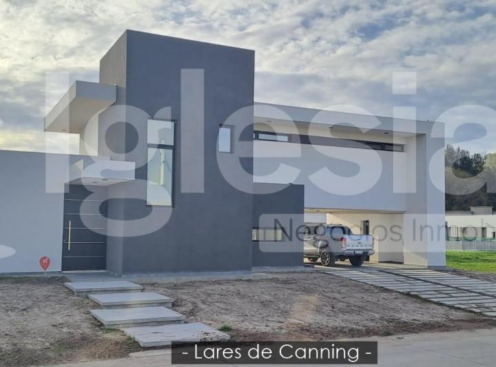 Casa · 1m² · 4 Ambientes · 2 Cocheras