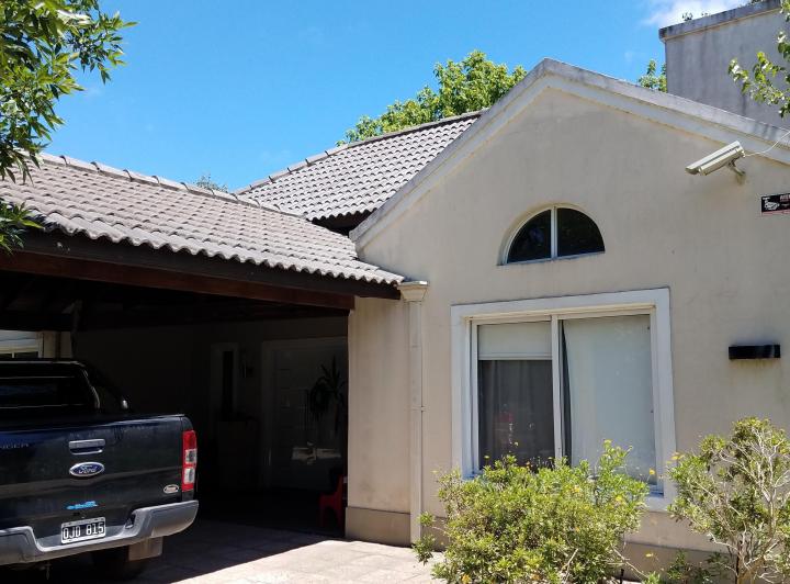Casa · 250m² · 5 Ambientes · 3 Cocheras