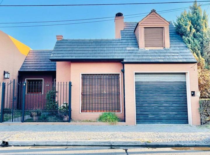 Casa · 150ha · 6 Ambientes · 1 Cochera