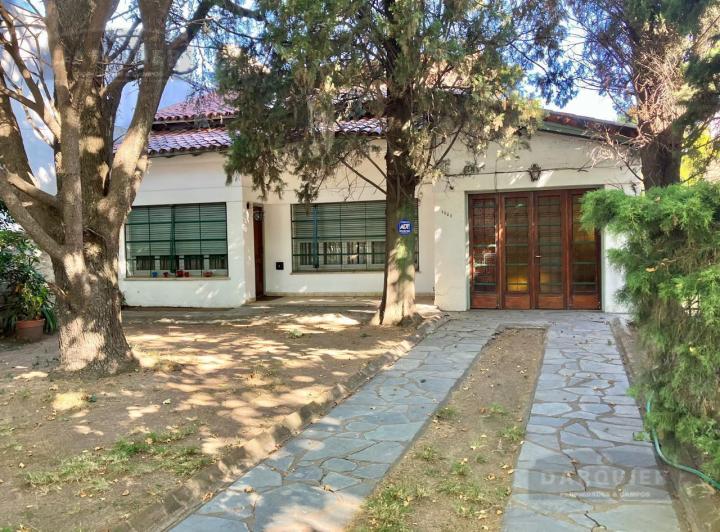 Casa · 613m²