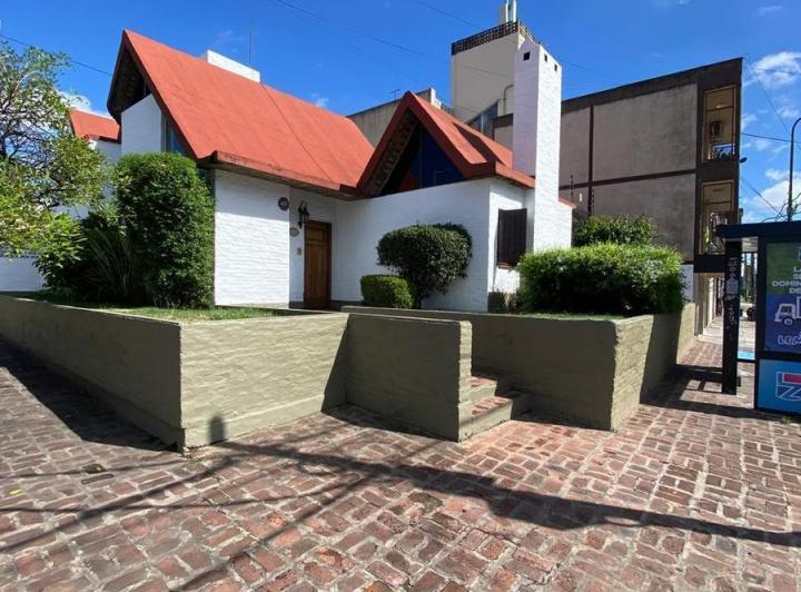 Casa · 163m² · 4 Ambientes · 2 Cocheras