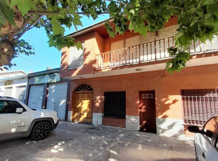 Casa · 172m² · 4 Ambientes · 2 Cocheras